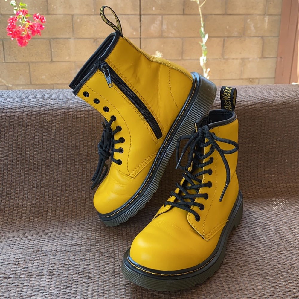 Dr Martens Kids Size (2uk/3us)